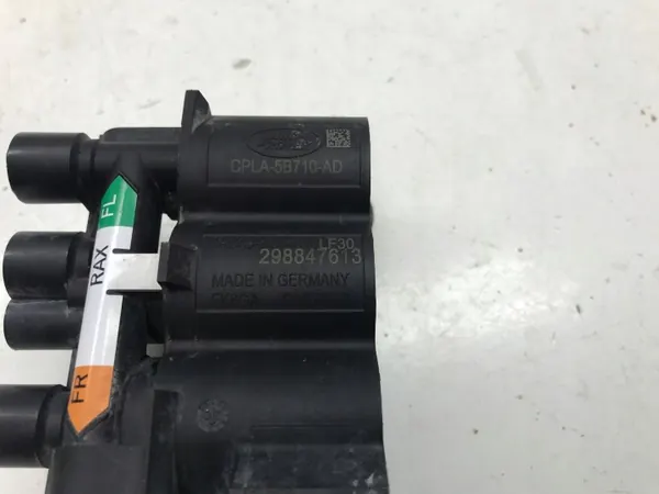 Jaguar I-PACE Jousitusjakaja OEM CPLA5B710AD image 6