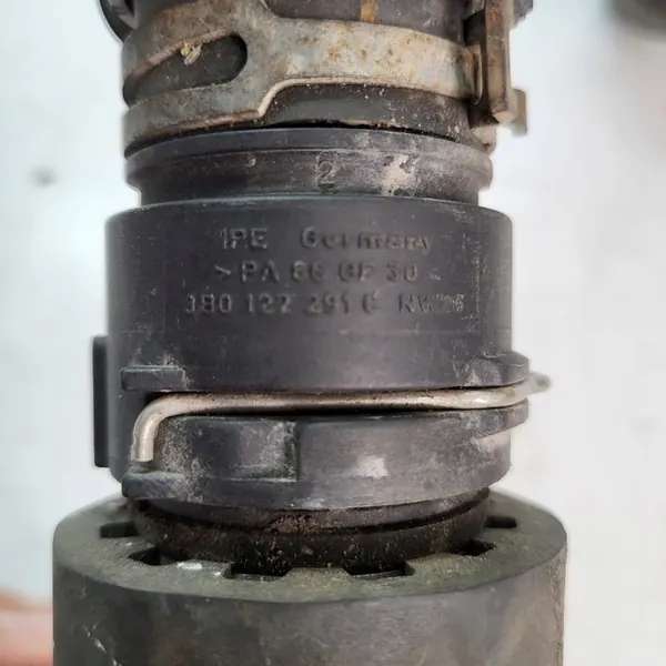 VW Transporter T5 2.0 TDI Vesiputki 7E0122051E image 3