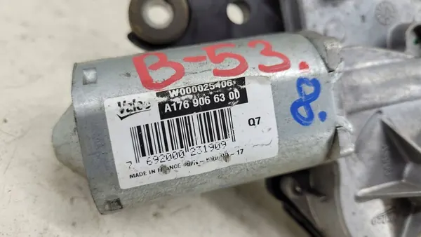 Mercedes-Benz A-Klasse W176 Heckwischermotor A1769066300 image 3