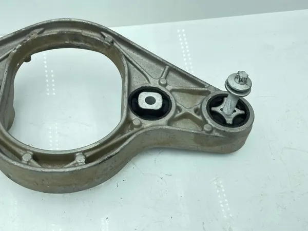 Mittfäste BMW M4 F82/F83 2018 OEM 2284774 image 5