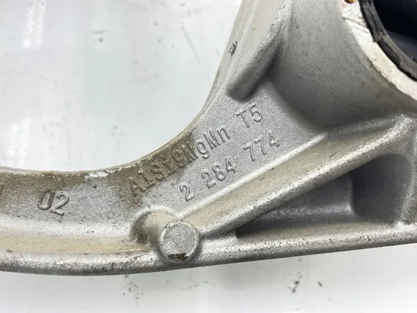 Mittfäste BMW M4 F82/F83 2018 OEM 2284774 image 6