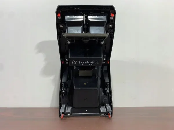 Mitsubishi Outlander IV middenconsole OEM 8011C694ZZ image 3