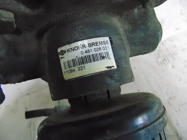 Válvula Volvo FL6 220 OEM 0481026021 - Usado image 7