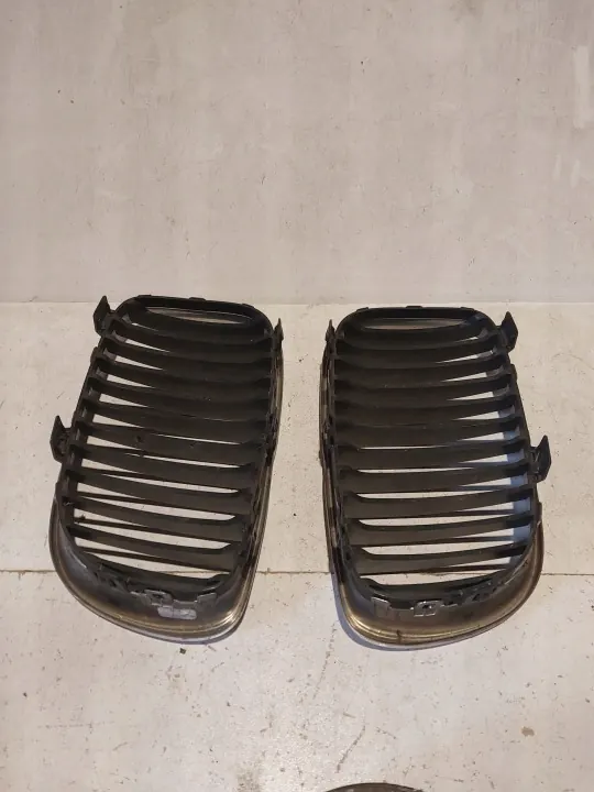 BMW E87 Pre-Lift Grillnjure OEM - Vänster/Höger image 7