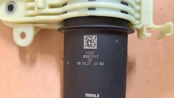 BMW Bränslefilterhus OEM 72424519 - Begagnad image 6