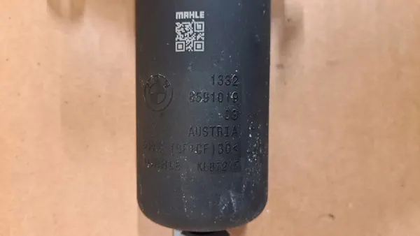 BMW Bränslefilterhus OEM 72424519 - Begagnad image 7