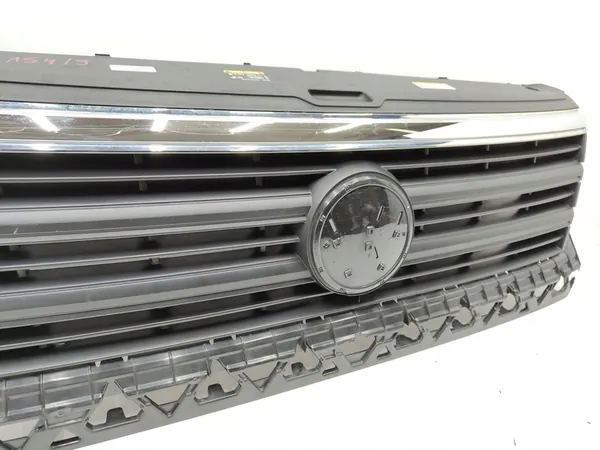 VW Crafter Radiator Grille Used OEM 7C0853653J image 3