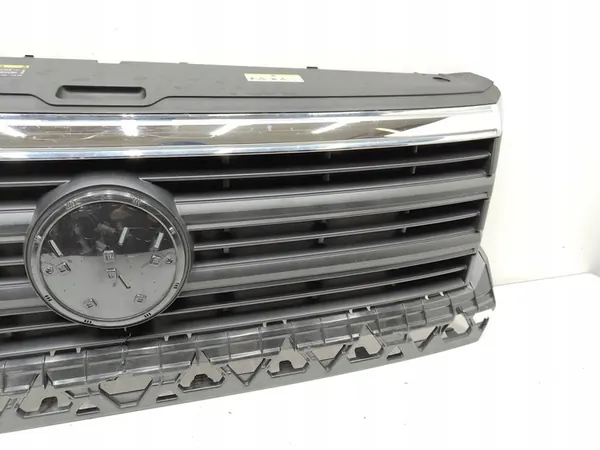 VW Crafter Radiator Grille Used OEM 7C0853653J image 4