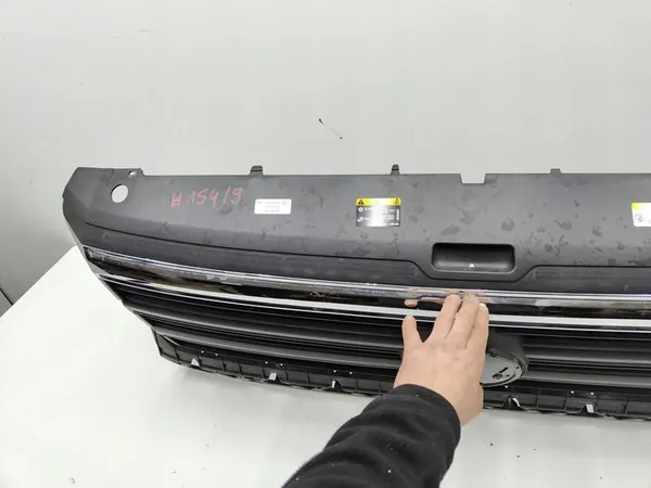 VW Crafter Radiator Grille Used OEM 7C0853653J image 8