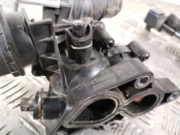Hyundai Thermostatgehäuse OEM FBZ11103 - Gebraucht image 5