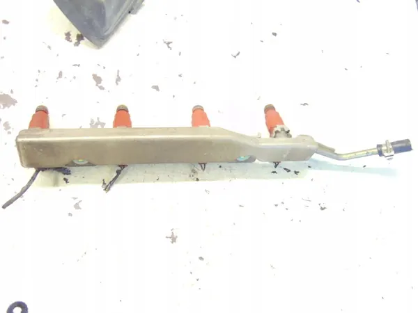 Bränslerail med injektorer Nissan Almera Tino 1.8 16V image 2