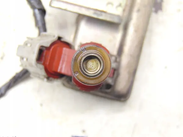 Bränslerail med injektorer Nissan Almera Tino 1.8 16V image 4