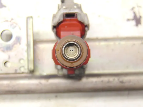 Bränslerail med injektorer Nissan Almera Tino 1.8 16V image 5