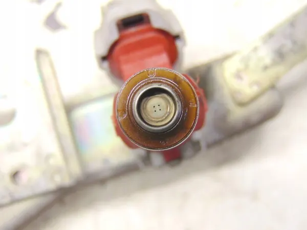 Bränslerail med injektorer Nissan Almera Tino 1.8 16V image 6