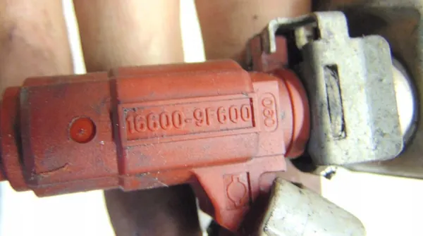 Bränslerail med injektorer Nissan Almera Tino 1.8 16V image 8