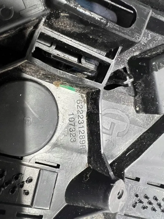 Canto do para-choques dianteiro esquerdo OEM 622231289R Renault image 8