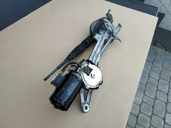 Mercedes W201 Ruitenwissermotor OEM 2018203442 Voor image 8