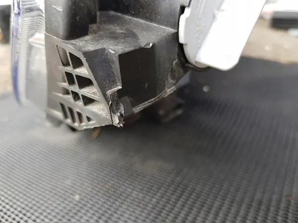 Lámpara Delantera Izquierda Ford Transit Courier image 2