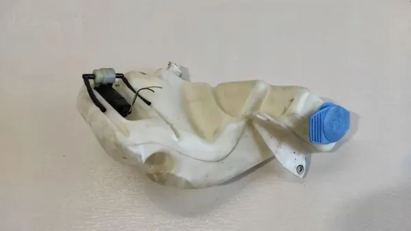 Ruitenwasservat Audi A6 C5 Sedan OEM 4B0955453 image 4