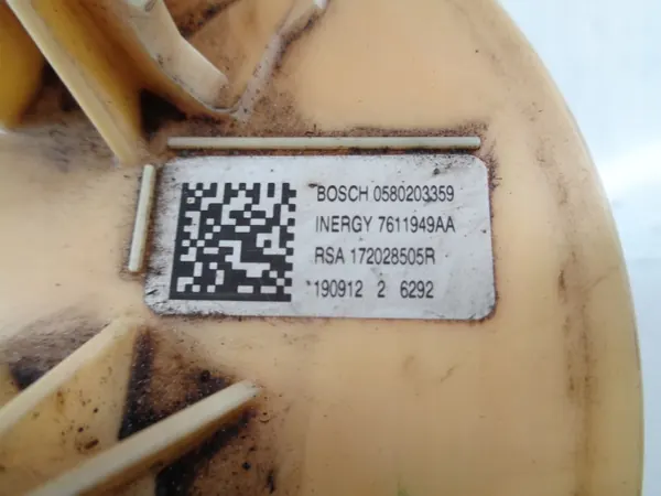 Renault Master 3 Polttoainepumpun kelluke OEM 172028505R image 3