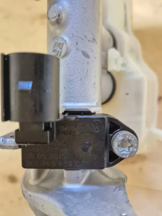 Volkswagen Pomp OE 6R1611019F image 3