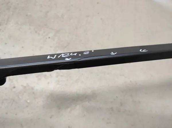 Mercedes W124 Station Onderste Klepstrip OEM 1247430293 image 3