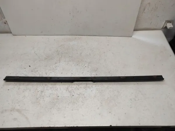 Mercedes W124 Station Onderste Klepstrip OEM 1247430293 image 4