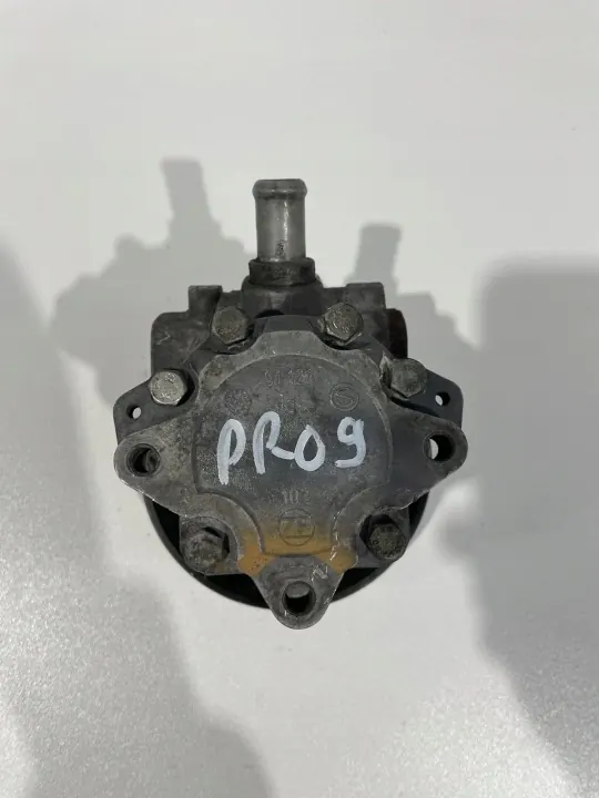 Pompe de direction assistée Audi d'occasion OEM 8EO145155N image 3