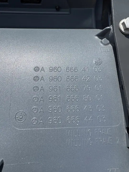 Degrau Superior Esquerdo OEM Mercedes Actros MP4 image 4