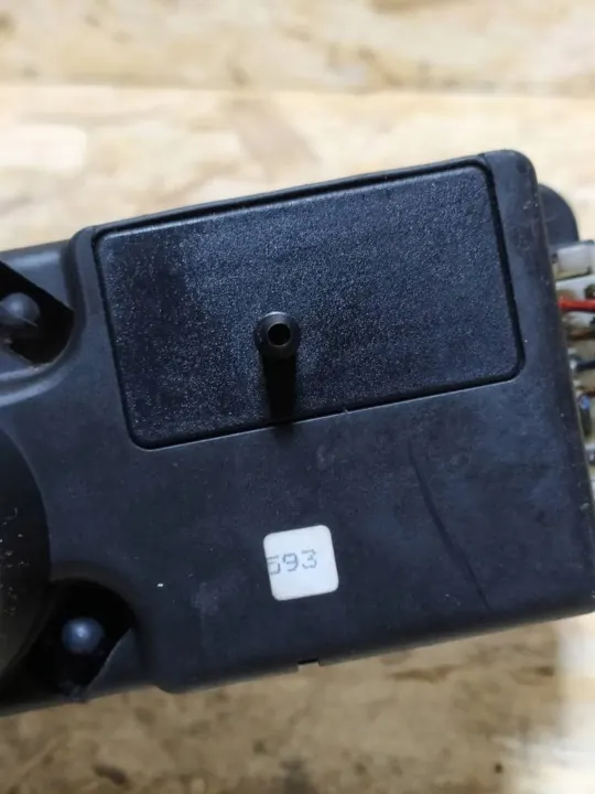 Bomba de travamento central OEM 357962257 VW Passat B3 image 9