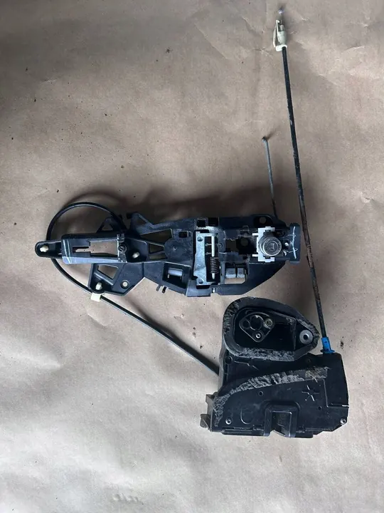 Fram vänster dörrlås 13507157 Cadillac ATS image 2