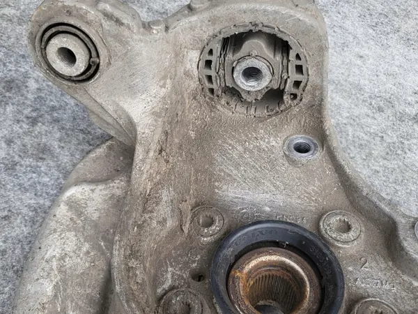 Volvo OE 31658320 RH Hinterachse Rechts Nabe image 3
