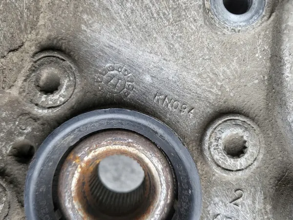 Volvo OE 31658320 RH Hinterachse Rechts Nabe image 4