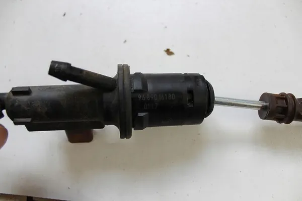 Bomba de embrague PEUGEOT CITROEN 1.2 THP image 2