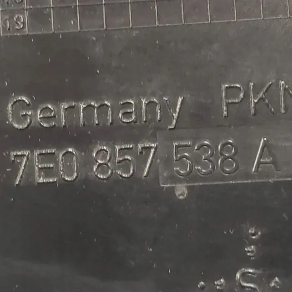 VW oikean peilin kotelo OEM 7E0857538A - Käytetty image 4