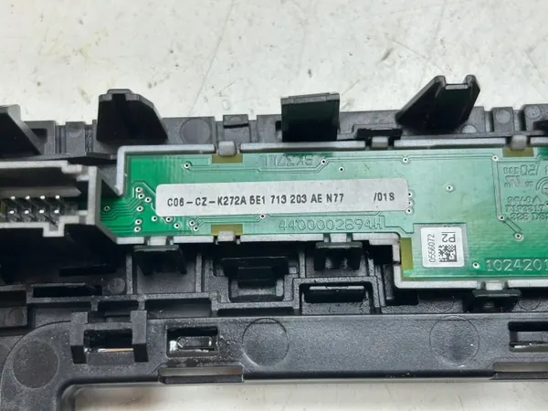 Support gauche Skoda Octavia Mk3 OEM 5E1713203AE image 6