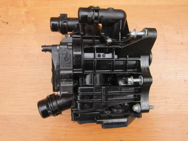 Boîtier de thermostat BMW G20 G30 G01 2.0 i image 10