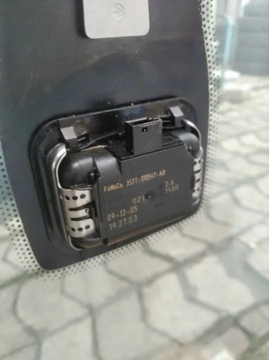 Pare-brise avant Ford OE pour Fiesta MK5 avec capteur image 3