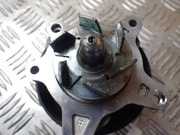 Bomba de agua OEM BTU2785 para KIA Sportage image 3
