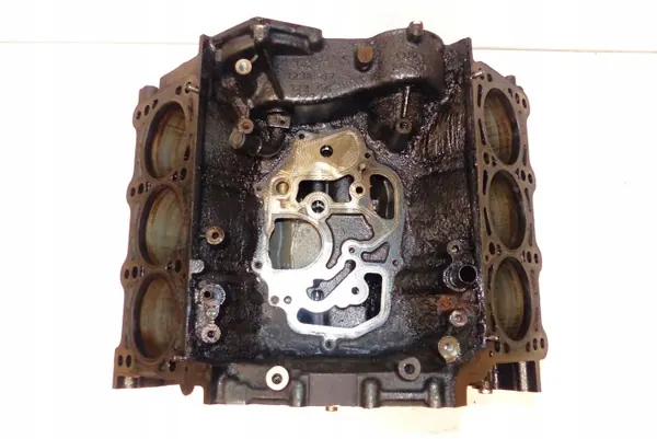 Audi Q7 4L 3.0 TDI Moottorilohko OEM 059103021AB image 3