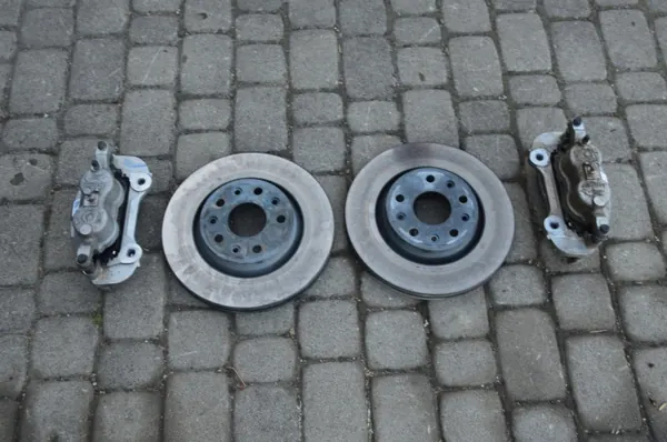 Bremsscheiben & Bremszangen vorne OEM 68250087AA 4 Jeep image 2
