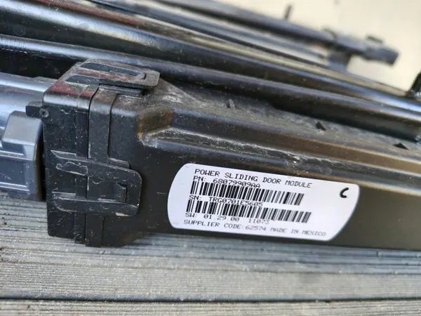 Oberer Schiebetürschiene Chrysler Grand Voyager OEM 68060498ABA image 8