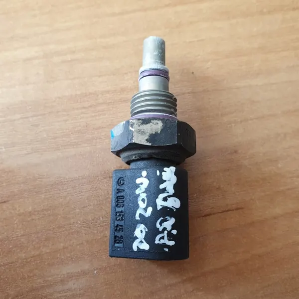 Mercedes-Benz AdBlue Temperatursensor OEM 0061534528 image 2