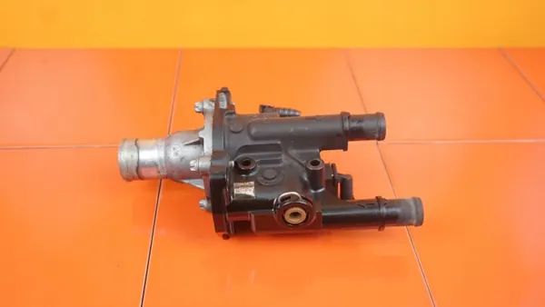 Carcaça termóstato OEM 012992382 para Opel 1.6 Turbo image 2