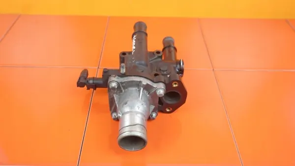 Carcaça termóstato OEM 012992382 para Opel 1.6 Turbo image 3