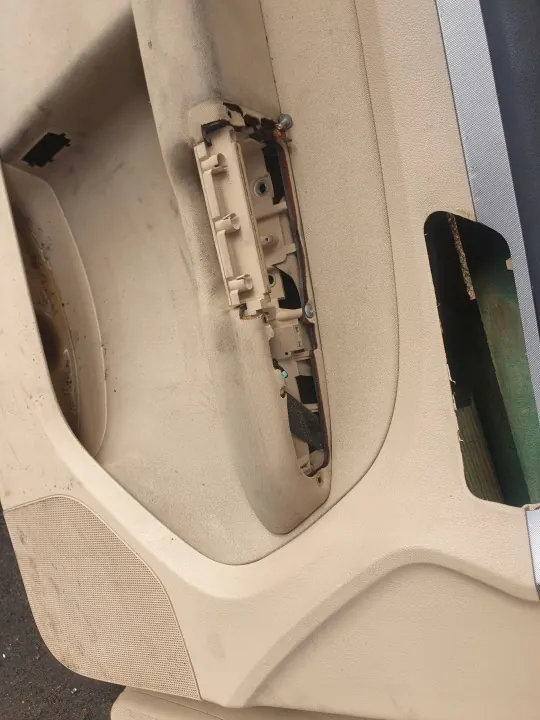 Etuvasen & -oikea lokasuoja OEM VW Touran 04R 2.0 TDI:lle image 3