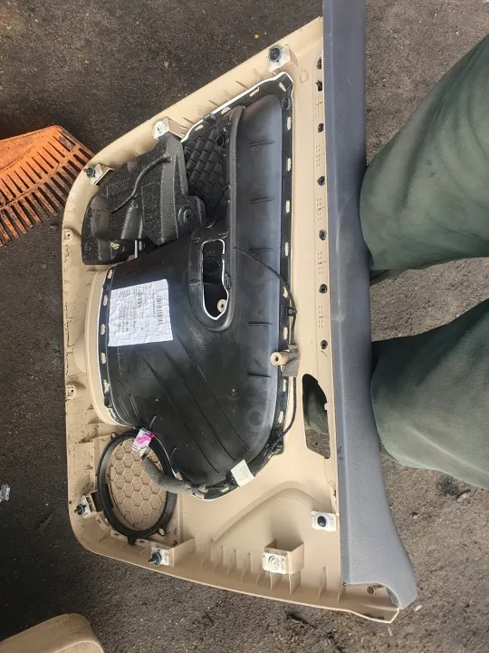 Etuvasen & -oikea lokasuoja OEM VW Touran 04R 2.0 TDI:lle image 6