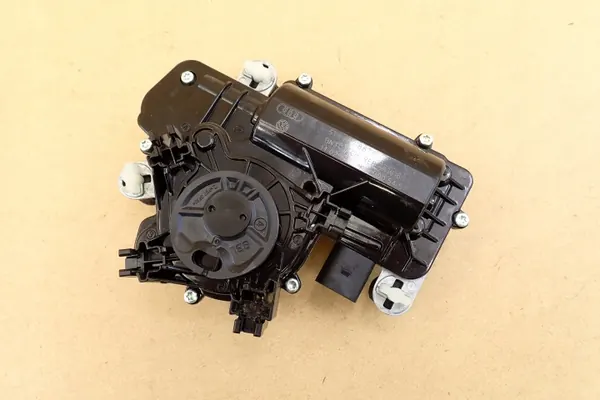 Audi Q3 Kofferbakmotor OEM 5TA827887C image 3