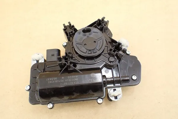 Audi Q3 Kofferbakmotor OEM 5TA827887C image 8