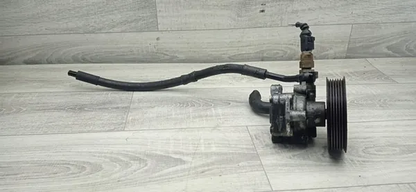 Bomba de dirección asistida AUDI A3 8L image 1